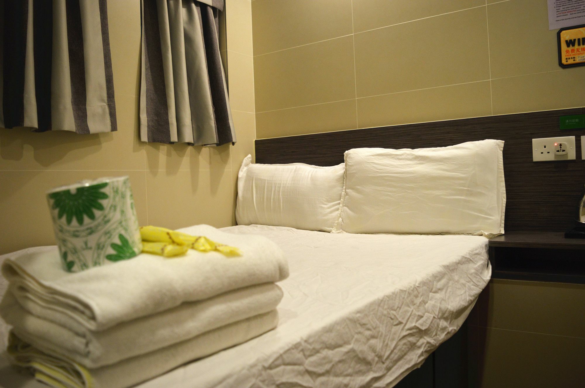 Mong Kok Guo Du Hostel 九龍 エクステリア 写真